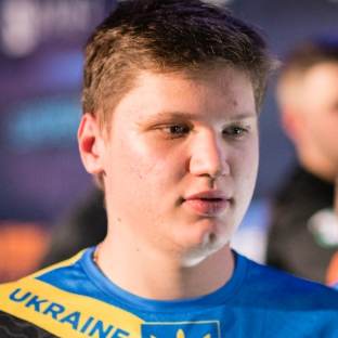 LPL主持余霜晒欧洲杯返图：这男主剧本给卢卡库拿到了！