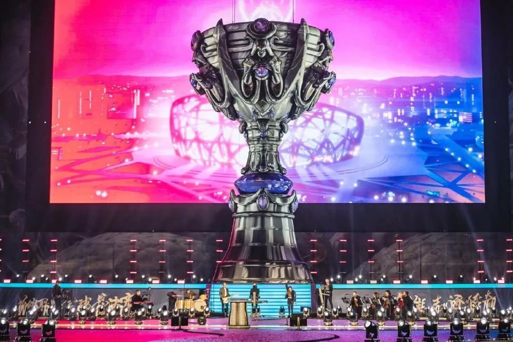 LPL冒泡赛资格队伍出炉： Bilibili Gaming 、 Top Esports 、 Weibo Gaming 、LNG四队争夺直通S赛名额